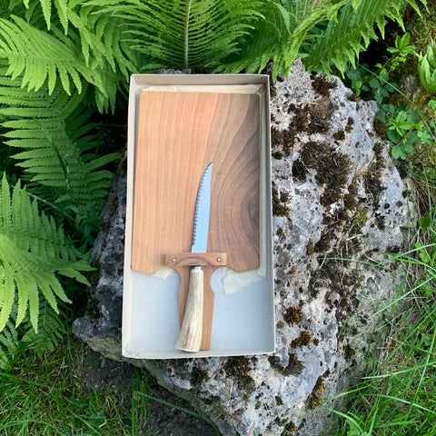 SHEFFIELD, Holzbrett mit Messer