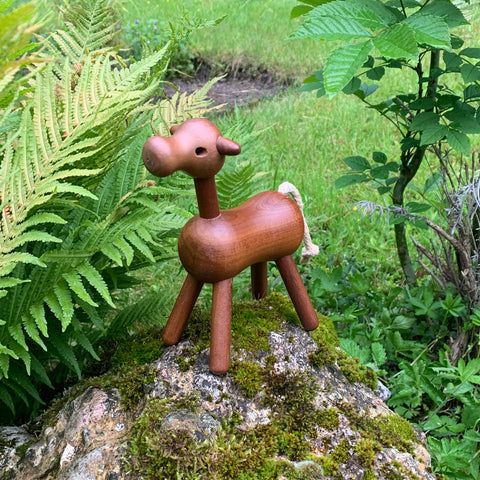 Kuh aus Teakholz