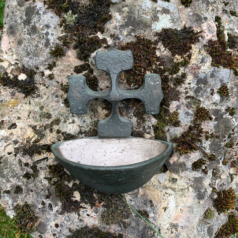 Weihwasserkessel aus Gusseisen