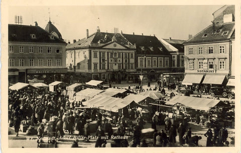 Wr. Neustadt Adolf Hitler Platz mit Rathaus