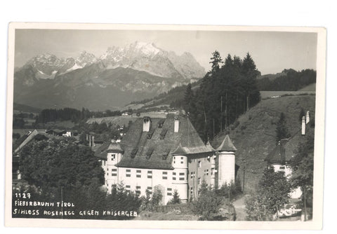 Fieberbrunn, Schloss Rosenegg gegen Kaisergebirge